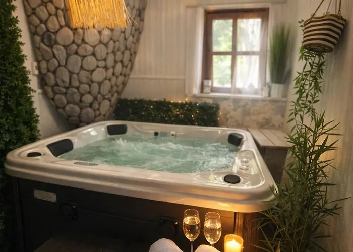 Maison Familiale A 2 Min A Pied De L'institut A Armand Calme Jeux Babyfoot Jacuzzi Proche Saint-Laurent-dʼAigouze